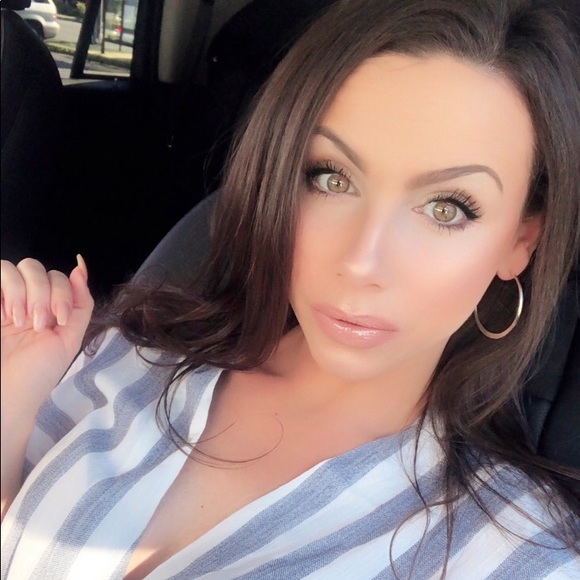 Meet your Posher, Alexandrea - Picture 1 of 2